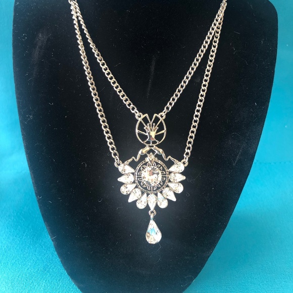 Disney Princess Collection Necklace The Princess and The Frog Tiana - Picture 1 of 3